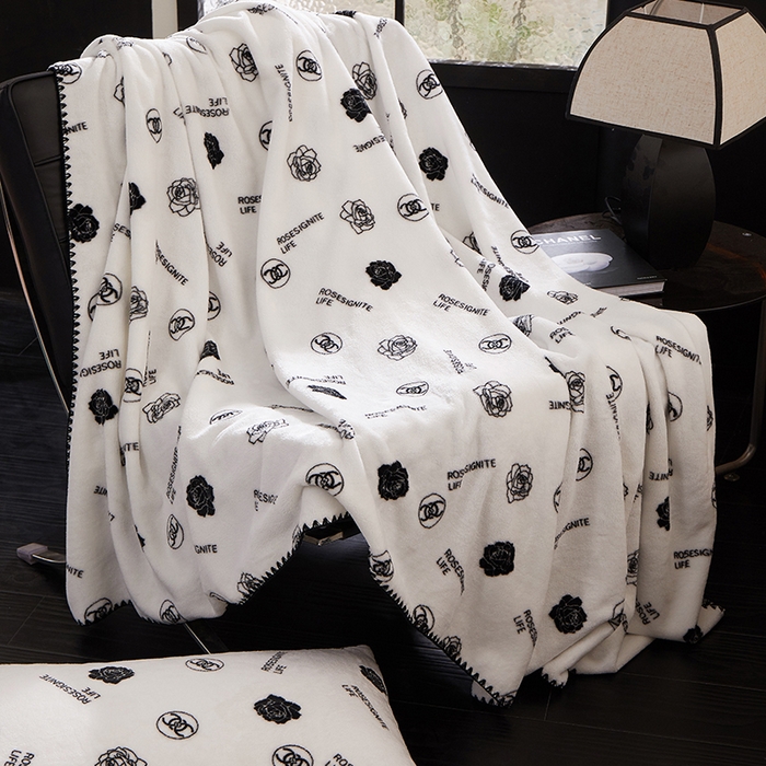 91家纺网 家纺一手货源 找家纺 （总）楼兰公主 2025新款潮牌三角针贝壳绣盖毯毛毯系列