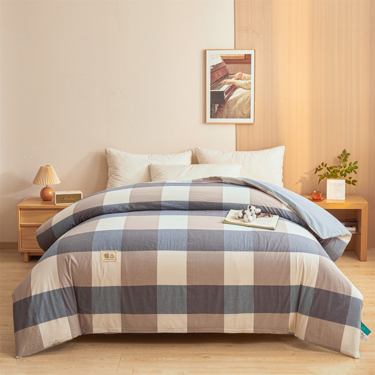 91家纺网 家纺一手货源 找家纺 梵蒂莎 2025新款可拆卸棉花被（场景1） 雾蓝灰格