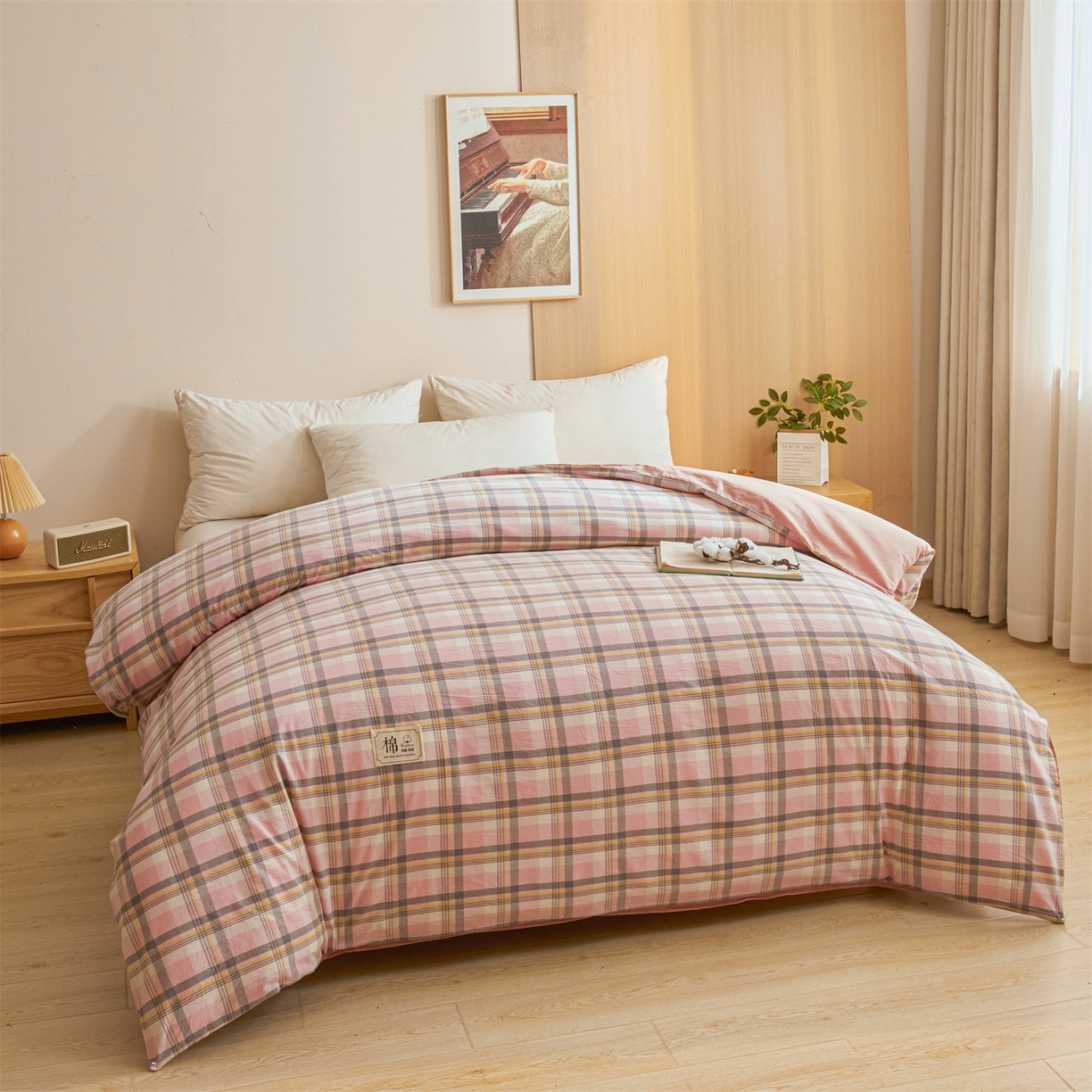 91家纺网 家纺一手货源 找家纺 梵蒂莎 2025新款可拆卸棉花被（场景1） 粉棕格笺