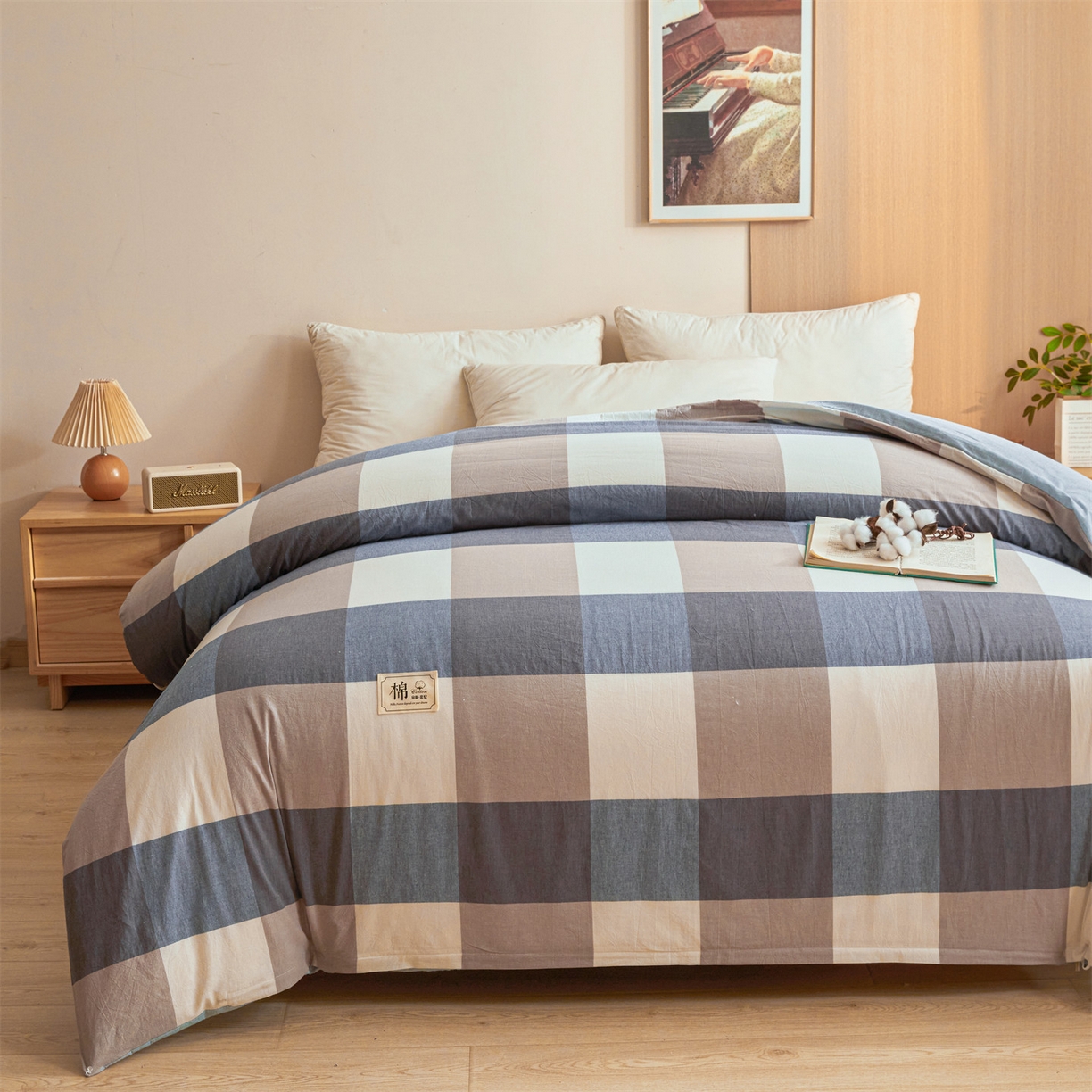 91家纺网 家纺一手货源 找家纺 梵蒂莎 2025新款可拆卸棉花被（场景1） 雾蓝灰格