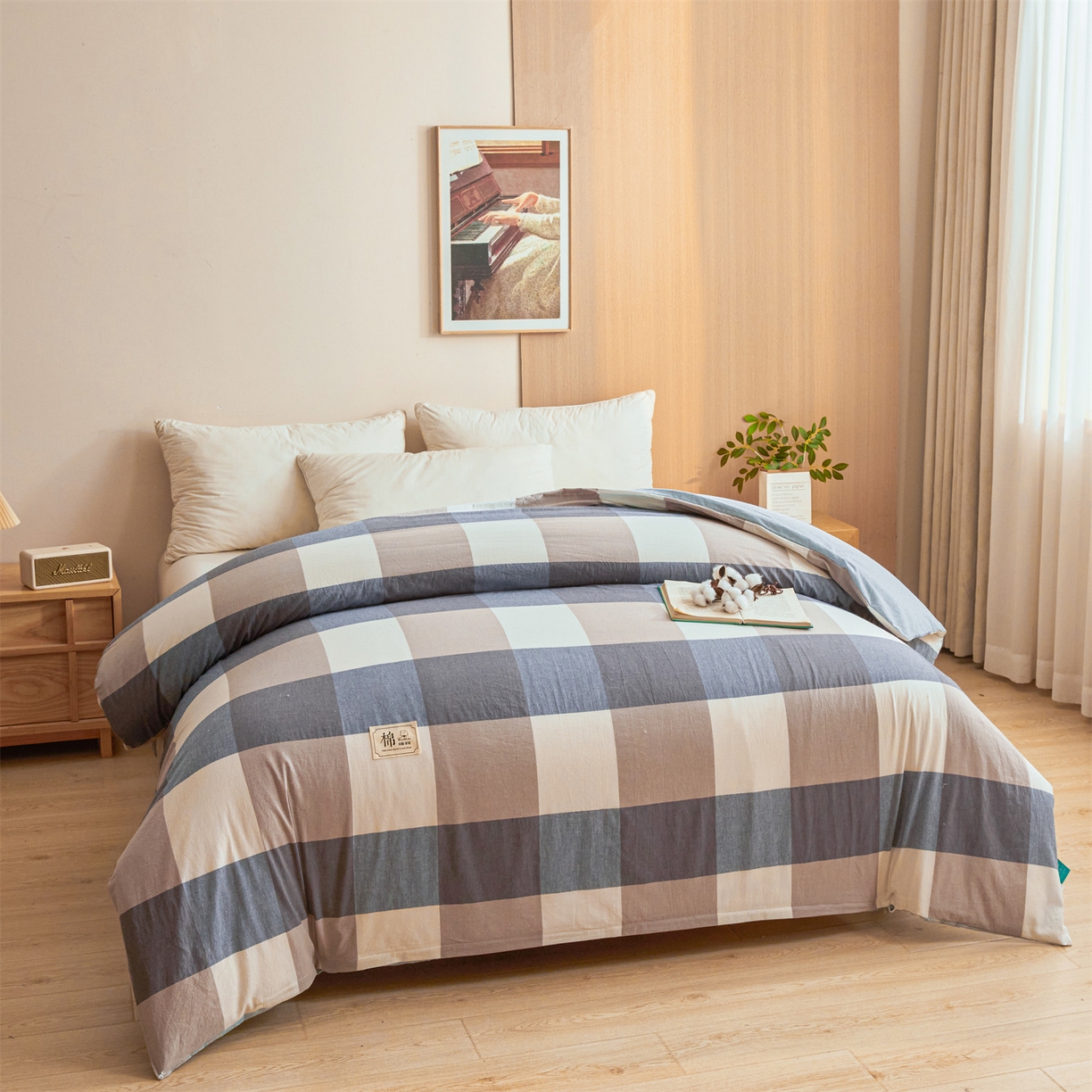 91家纺网 家纺一手货源 找家纺 梵蒂莎 2025新款可拆卸棉花被（场景1） 雾蓝灰格