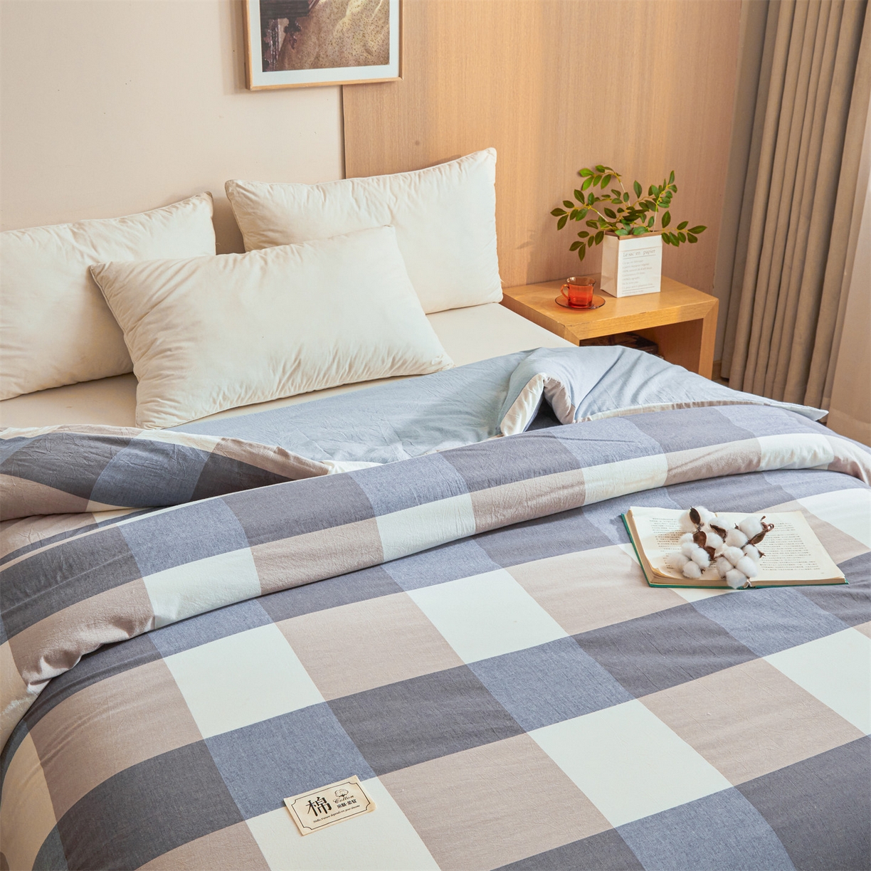 91家纺网 家纺一手货源 找家纺 梵蒂莎 2025新款可拆卸棉花被（场景1） 雾蓝灰格