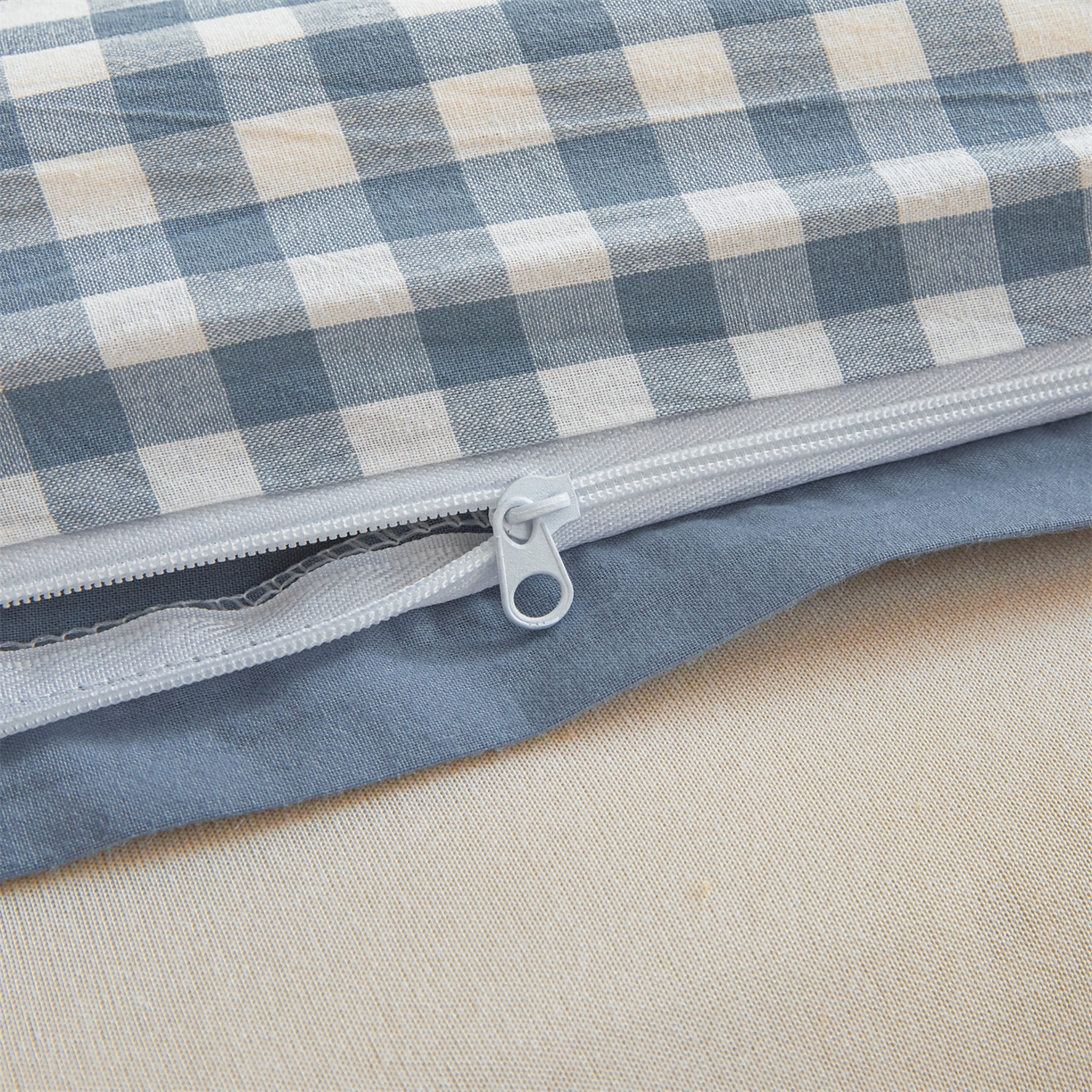 91家纺网 家纺一手货源 找家纺 梵蒂莎 2025新款可拆卸棉花被（场景1） 海盐小格