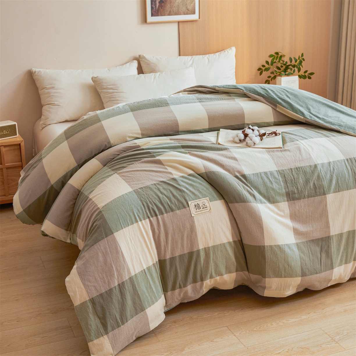 91家纺网 家纺一手货源 找家纺 梵蒂莎 2025新款可拆卸棉花被（场景1） 浅绿格影