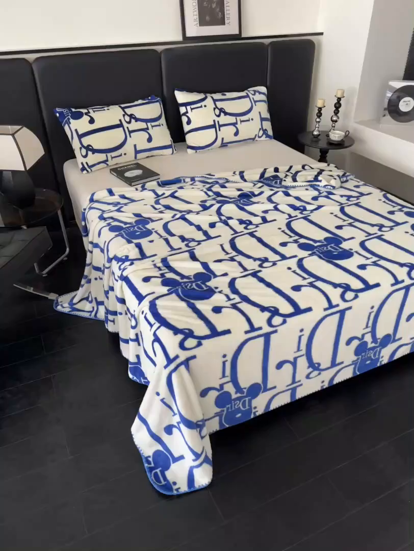 91家纺网 家纺一手货源 找家纺 楼兰公主 2025新款潮牌三角针贝壳绣盖毯毛毯系列 Dsir