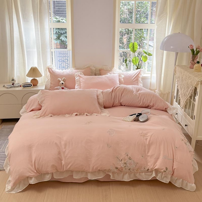 91家纺网 家纺一手货源 找家纺 AB家纺2025新款 水洗棉绣花四件套 依兰梦 微微粉