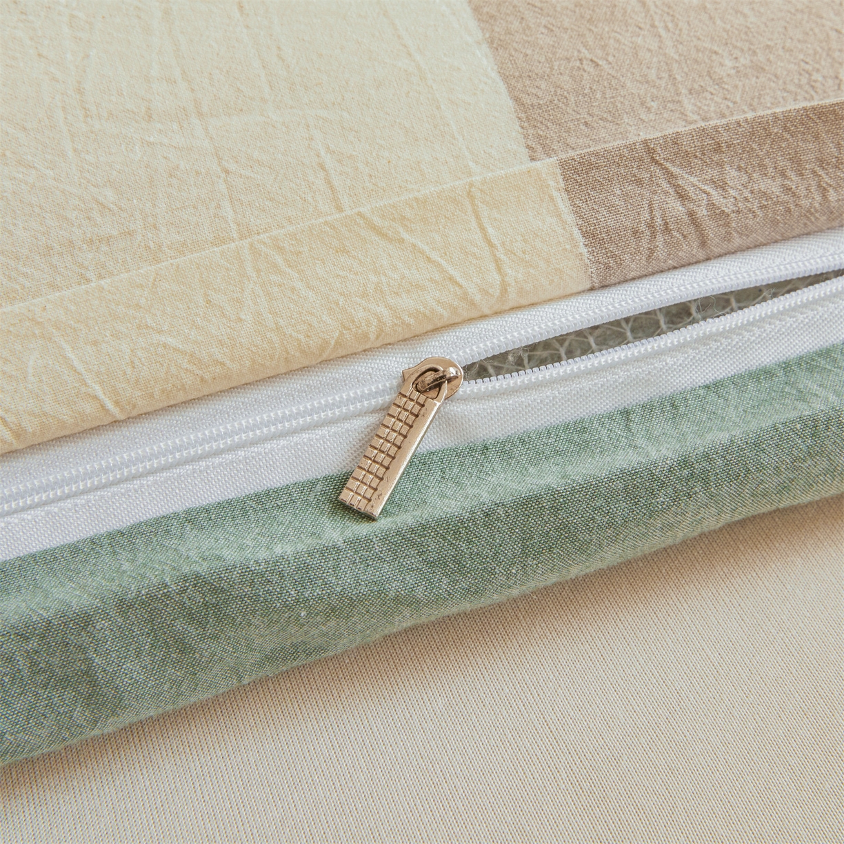 91家纺网 家纺一手货源 找家纺 梵蒂莎 2025新款可拆卸棉花被（场景1） 浅绿格影