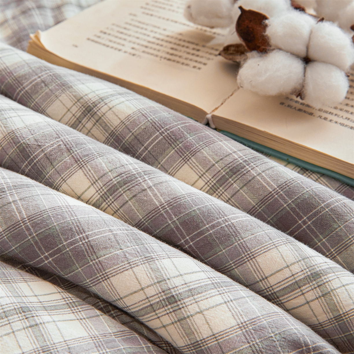 91家纺网 家纺一手货源 找家纺 梵蒂莎 2025新款可拆卸棉花被（场景1） 素格灰调