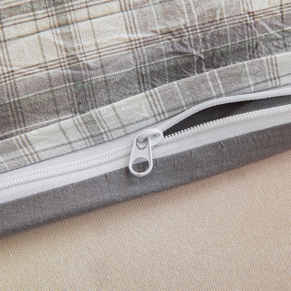 91家纺网 家纺一手货源 找家纺 梵蒂莎 2025新款可拆卸棉花被（场景1） 素格灰调