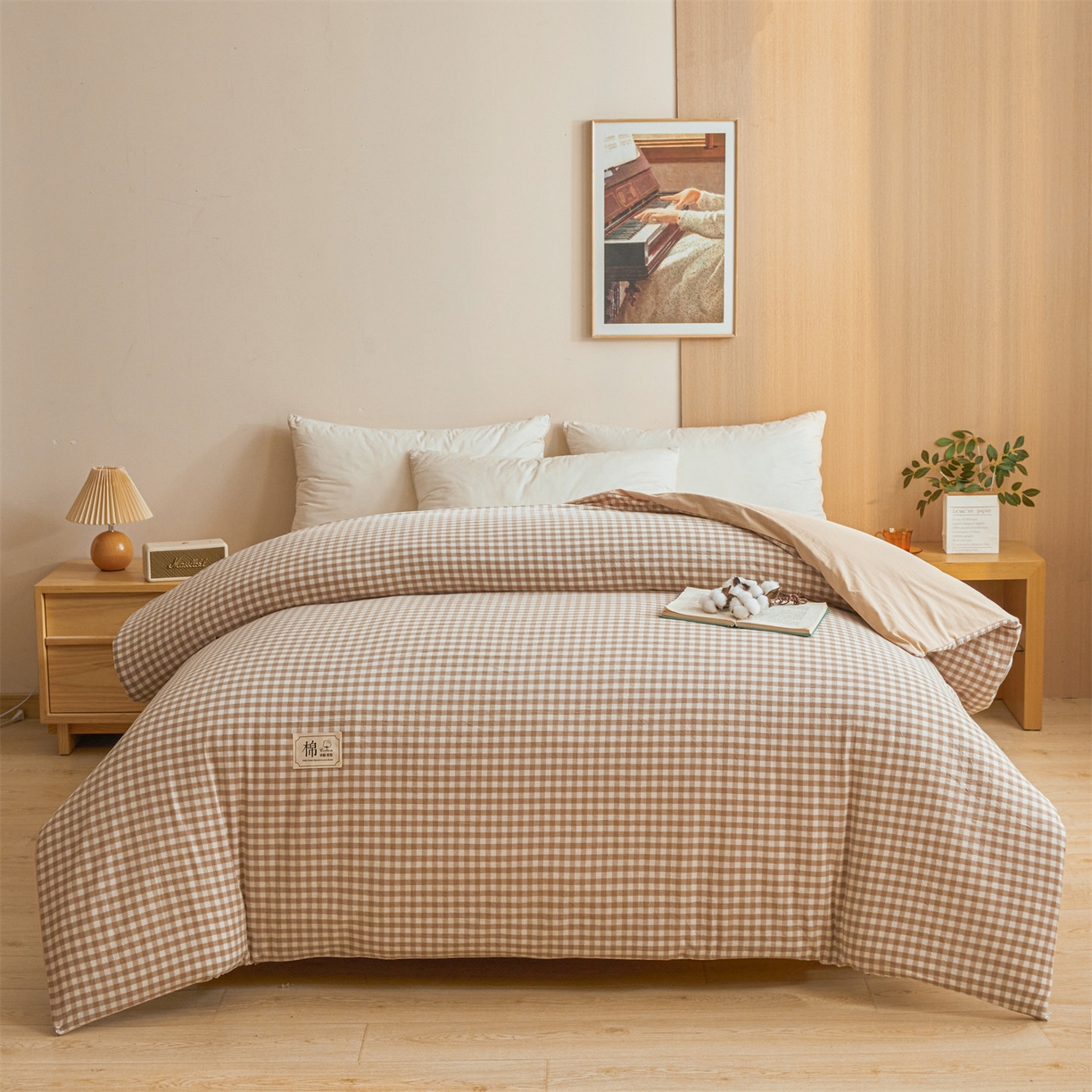 91家纺网 家纺一手货源 找家纺 梵蒂莎 2025新款可拆卸棉花被（场景1） 棕格漫调