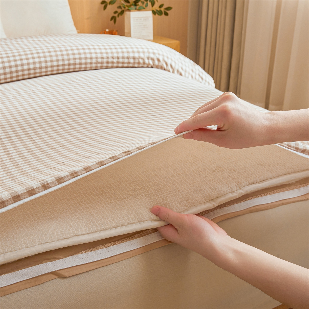 91家纺网 家纺一手货源 找家纺 梵蒂莎 2025新款可拆卸棉花被（场景1） 棕格漫调