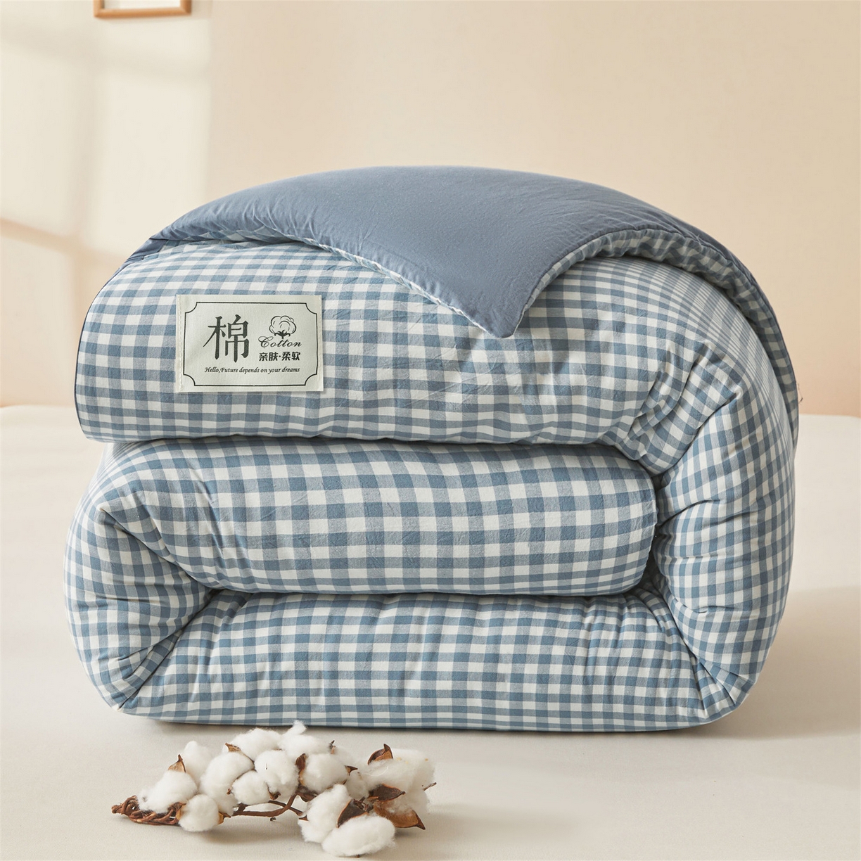 91家纺网 家纺一手货源 找家纺 梵蒂莎 2025新款可拆卸棉花被（场景2） 海盐细格