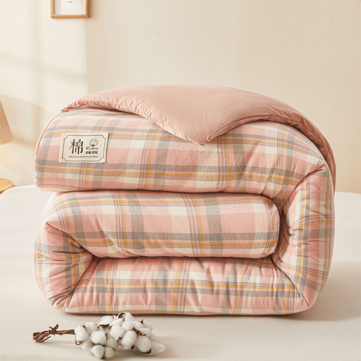 91家纺网 家纺一手货源 找家纺 梵蒂莎 2025新款可拆卸棉花被（场景2） 桃格絮语