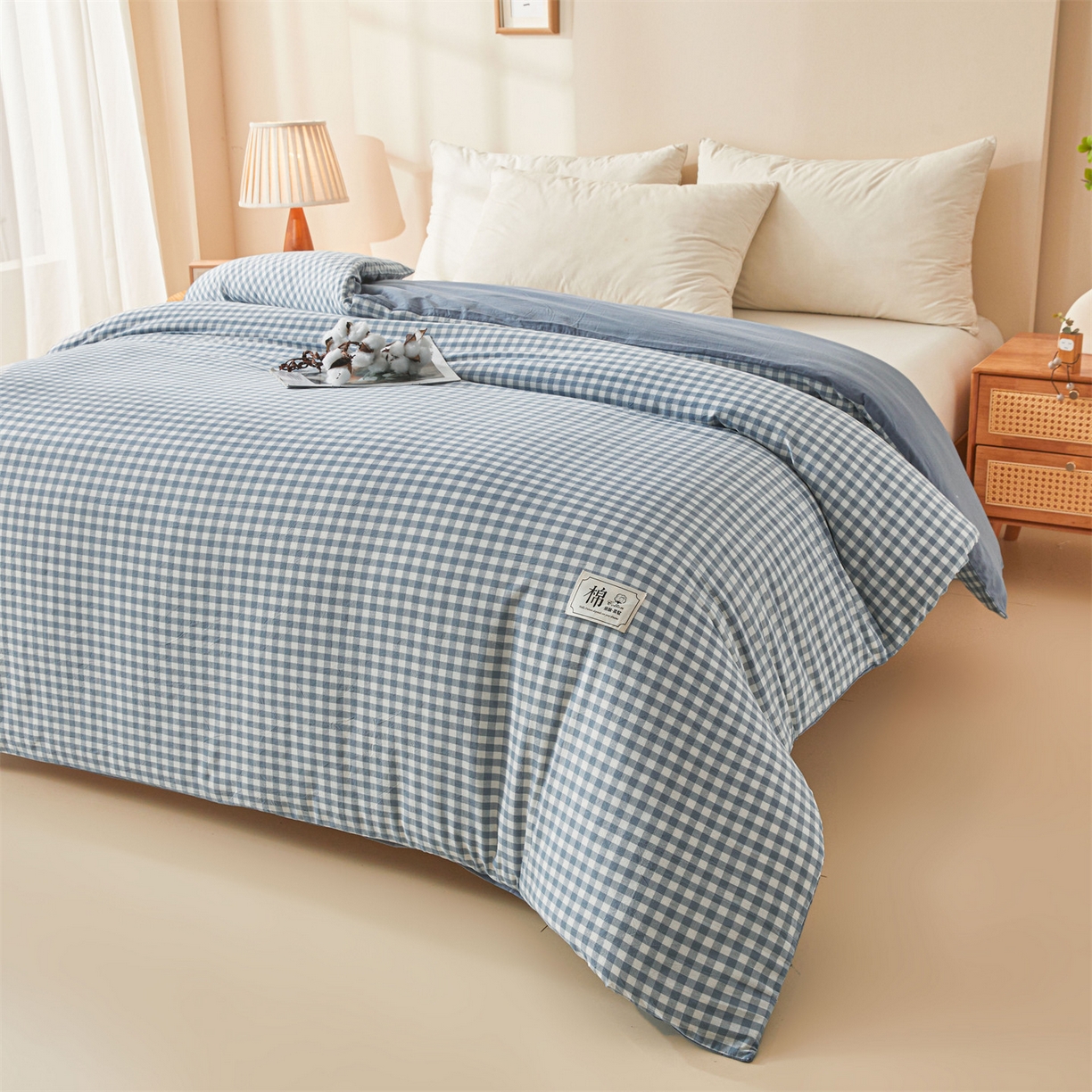 91家纺网 家纺一手货源 找家纺 梵蒂莎 2025新款可拆卸棉花被（场景2） 海盐细格