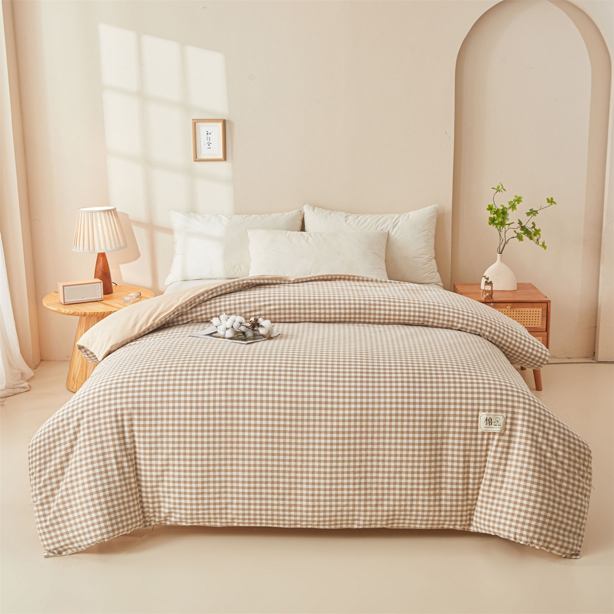 91家纺网 家纺一手货源 找家纺 梵蒂莎 2025新款可拆卸棉花被（场景2） 浅棕小格