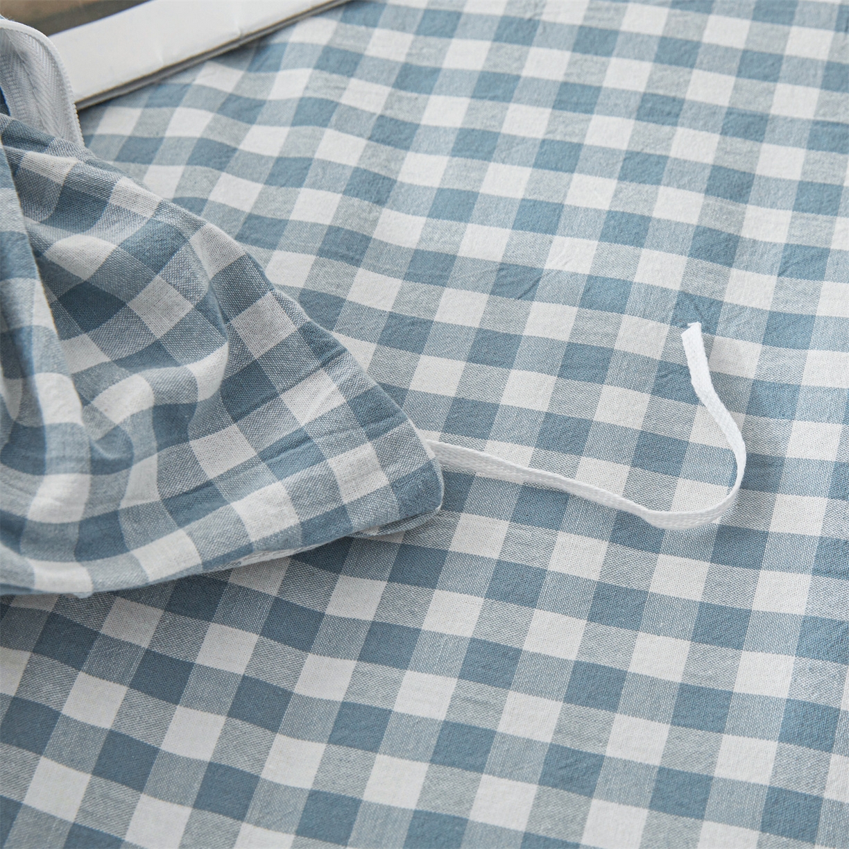 91家纺网 家纺一手货源 找家纺 梵蒂莎 2025新款可拆卸棉花被（场景2） 海盐细格