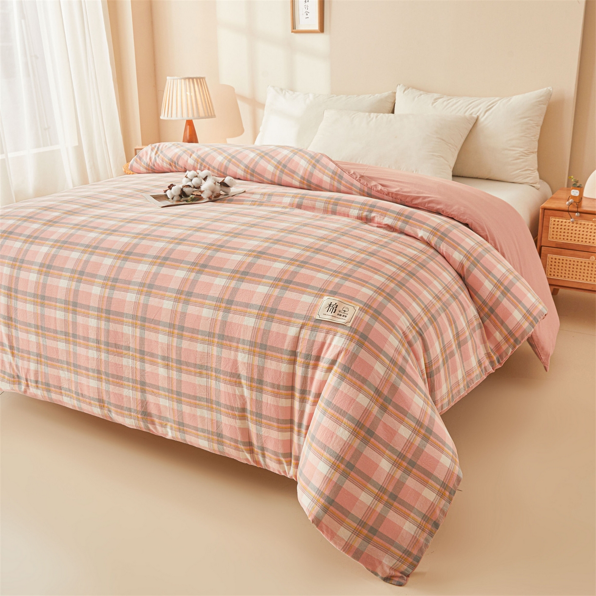 91家纺网 家纺一手货源 找家纺 梵蒂莎 2025新款可拆卸棉花被（场景2） 桃格絮语