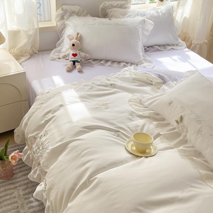 91家纺网 家纺一手货源 找家纺 AB家纺2025新款 水洗棉绣花四件套 依兰梦 浅紫白