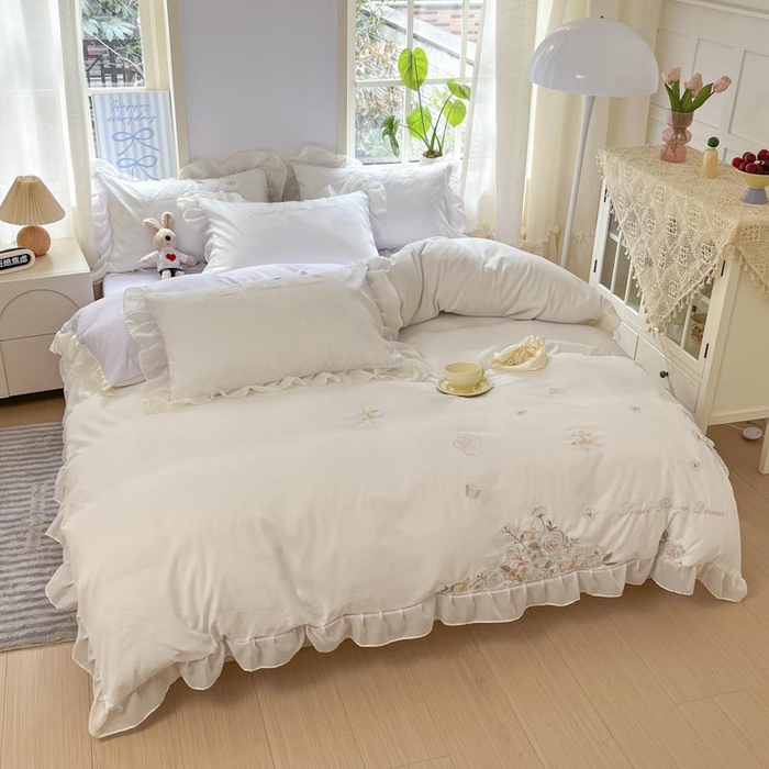 91家纺网 家纺一手货源 找家纺 AB家纺2025新款 水洗棉绣花四件套 依兰梦 浅紫白