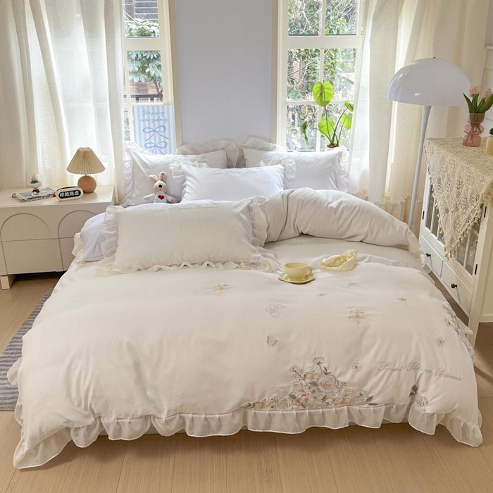 91家纺网 家纺一手货源 找家纺 AB家纺2025新款 水洗棉绣花四件套 依兰梦 浅紫白