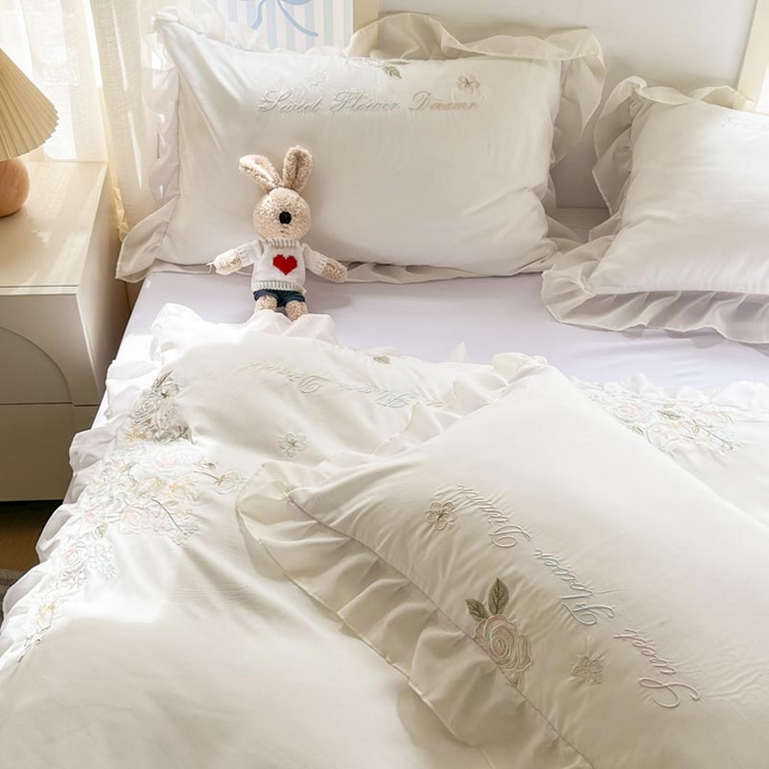 91家纺网 家纺一手货源 找家纺 AB家纺2025新款 水洗棉绣花四件套 依兰梦 浅紫白