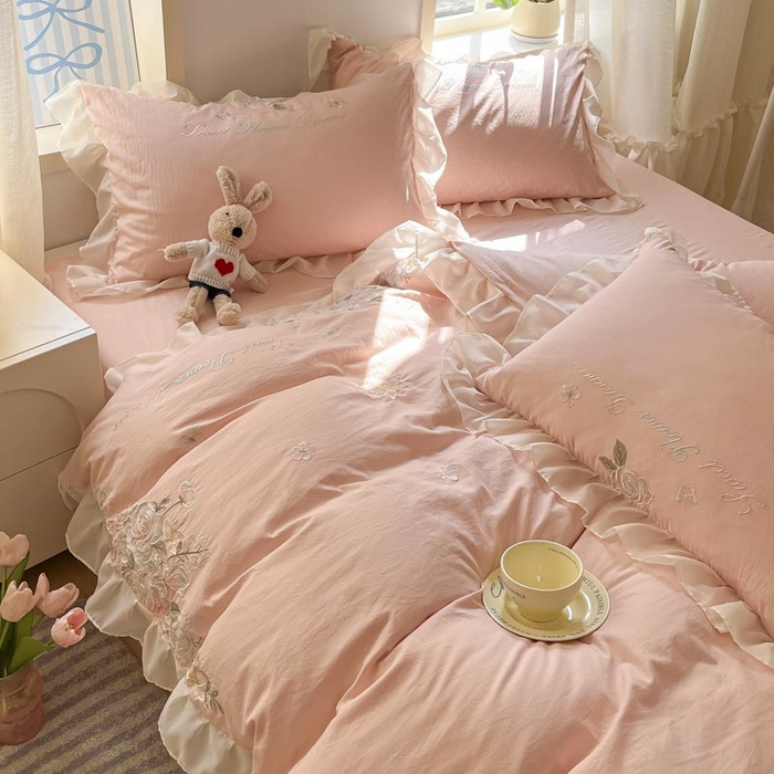 91家纺网 家纺一手货源 找家纺 AB家纺2025新款 水洗棉绣花四件套 依兰梦 微微粉