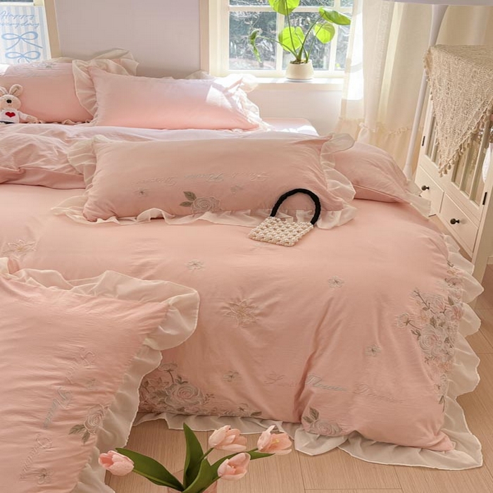 91家纺网 家纺一手货源 找家纺 AB家纺2025新款 水洗棉绣花四件套 依兰梦 微微粉