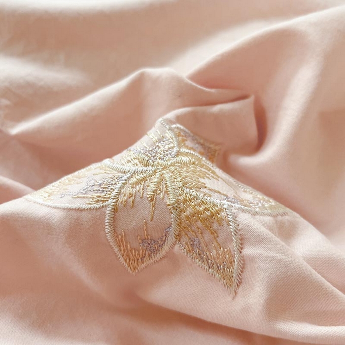 91家纺网 家纺一手货源 找家纺 AB家纺2025新款 水洗棉绣花四件套 依兰梦 微微粉