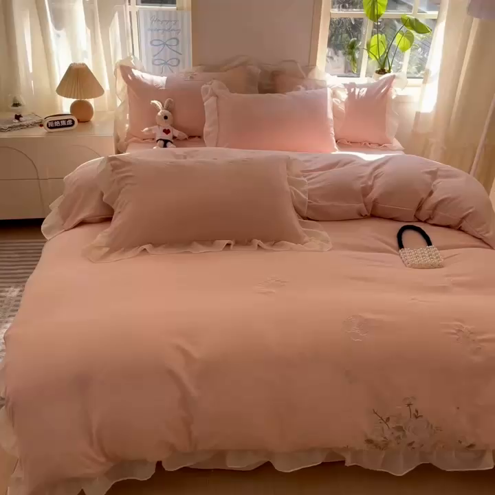 91家纺网 家纺一手货源 找家纺 AB家纺2025新款 水洗棉绣花四件套 依兰梦 微微粉