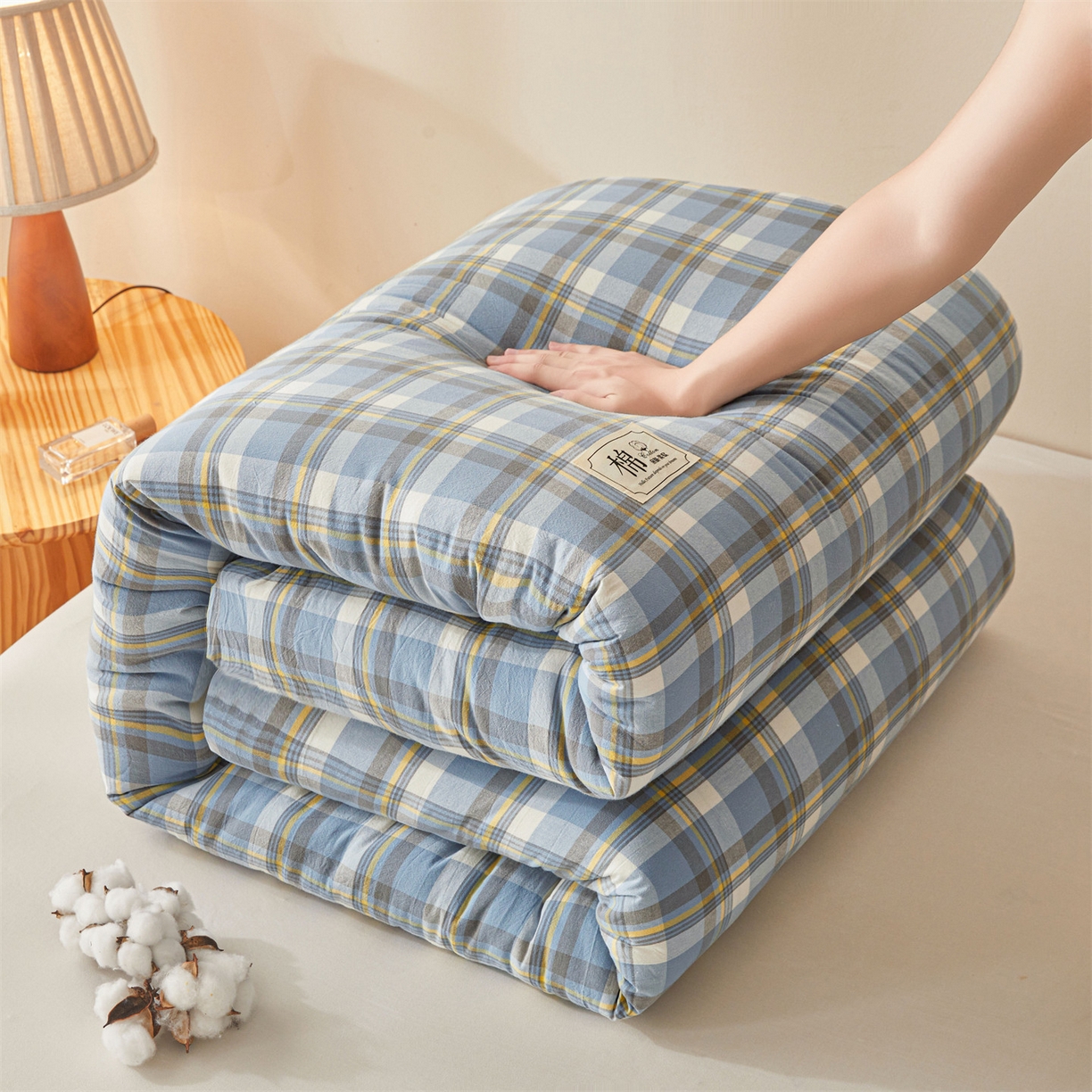 91家纺网 家纺一手货源 找家纺 梵蒂莎 2025新款可拆卸棉花被（场景2） 蓝黄织梦