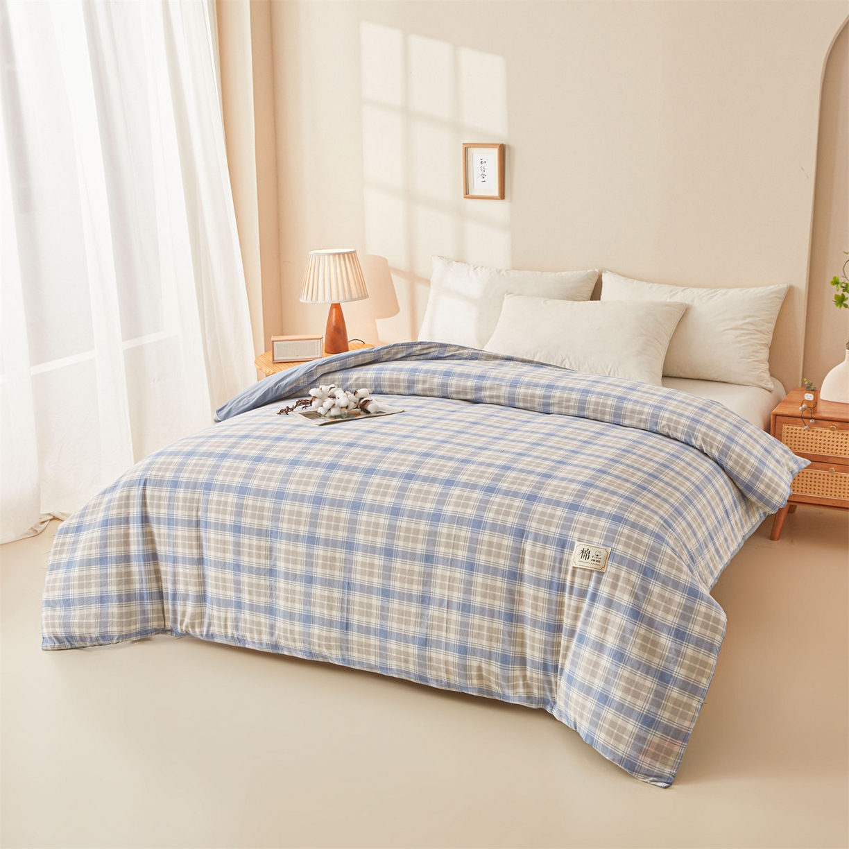 91家纺网 家纺一手货源 找家纺 梵蒂莎 2025新款可拆卸棉花被（场景2） 蓝絮漫格