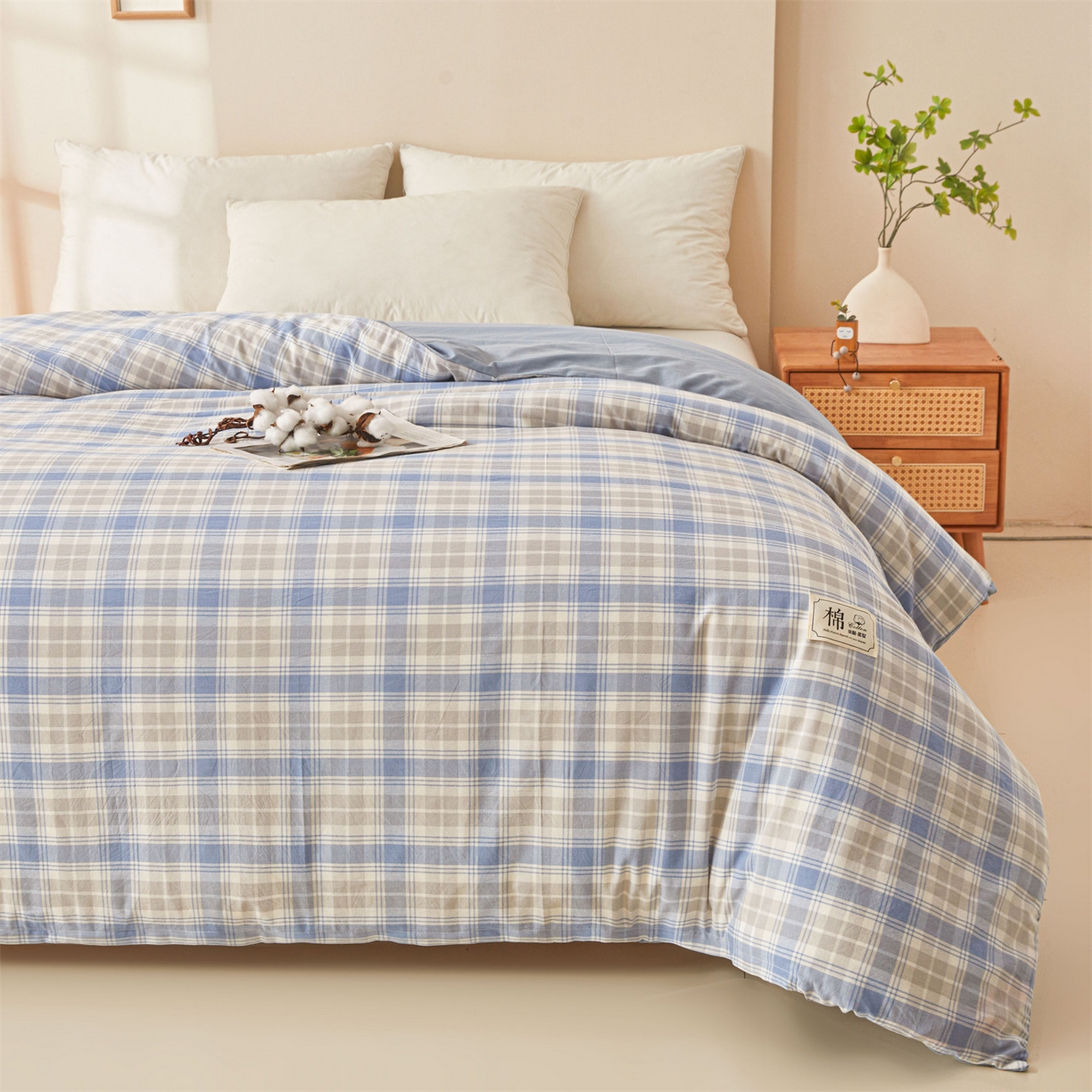 91家纺网 家纺一手货源 找家纺 梵蒂莎 2025新款可拆卸棉花被（场景2） 蓝絮漫格