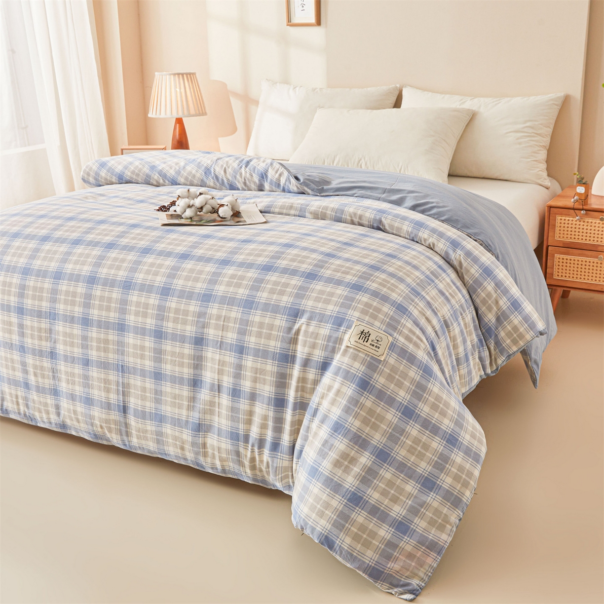 91家纺网 家纺一手货源 找家纺 梵蒂莎 2025新款可拆卸棉花被（场景2） 蓝絮漫格