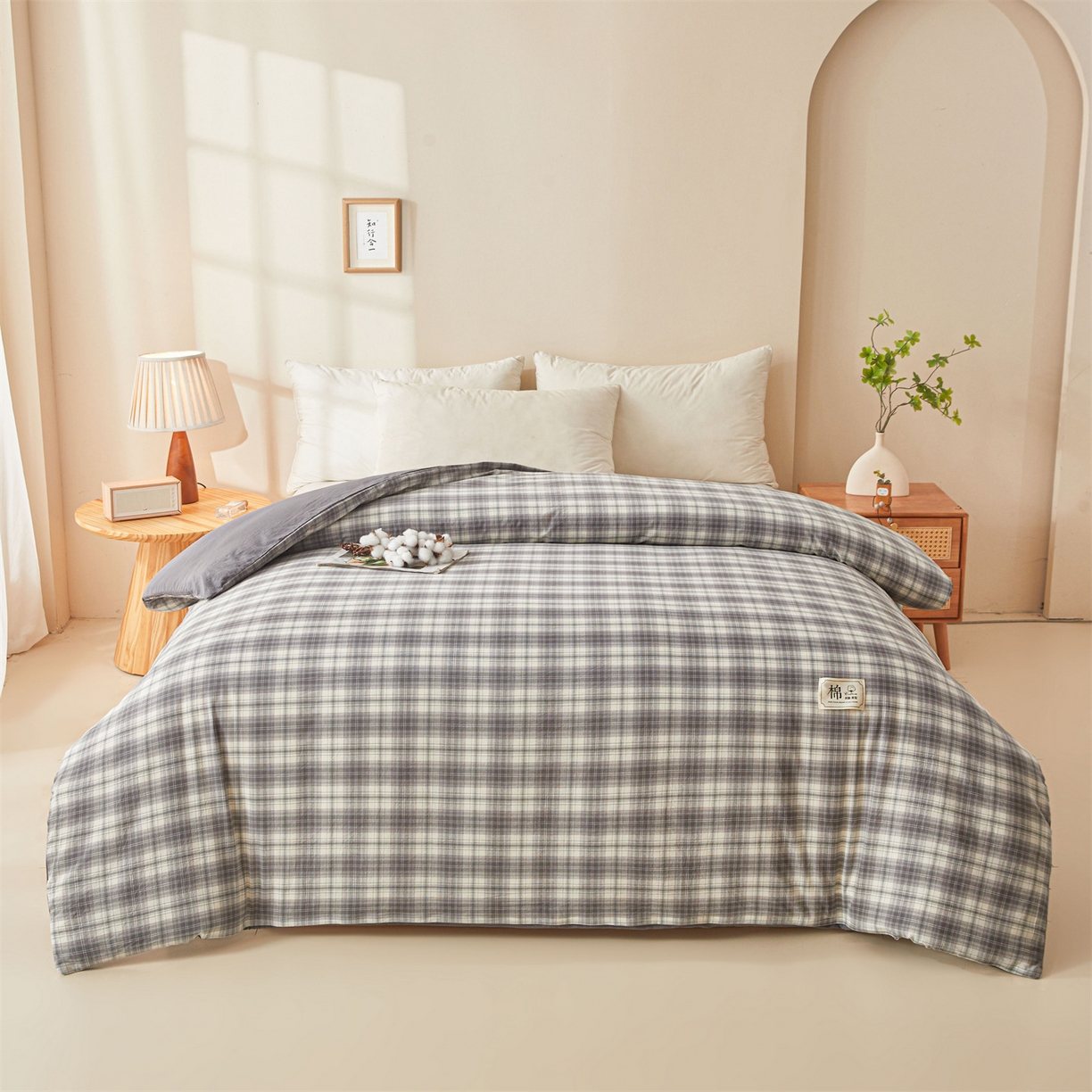 91家纺网 家纺一手货源 找家纺 梵蒂莎 2025新款可拆卸棉花被（场景2） 浅灰格影