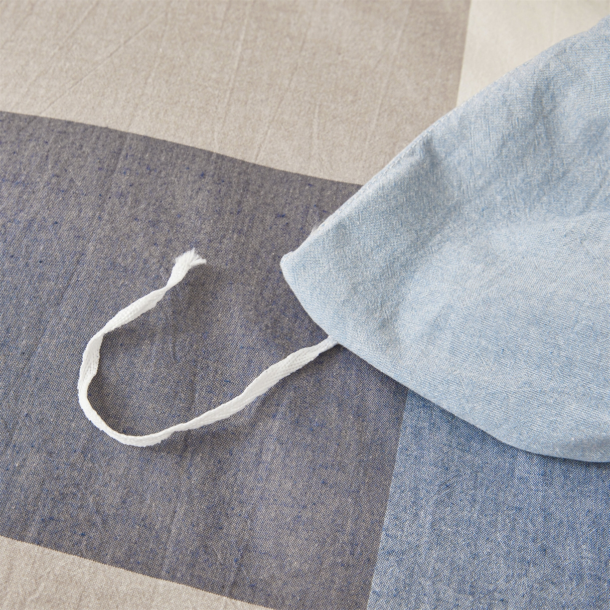 91家纺网 家纺一手货源 找家纺 梵蒂莎 2025新款可拆卸棉花被（场景2） 蓝大格