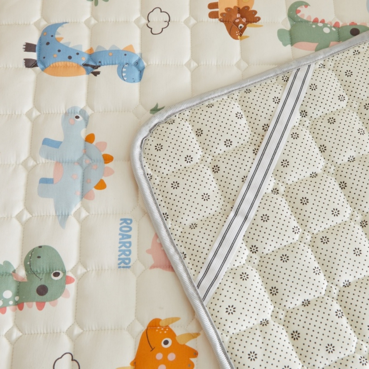 91家纺网 家纺一手货源 找家纺 奇丝雅 2025新款A类全棉棉花婴儿薄床垫幼儿园床褥子儿童专用小宝宝拼接四季通用午睡垫被午托入学 棉花填充-恐龙萌游记-全棉款