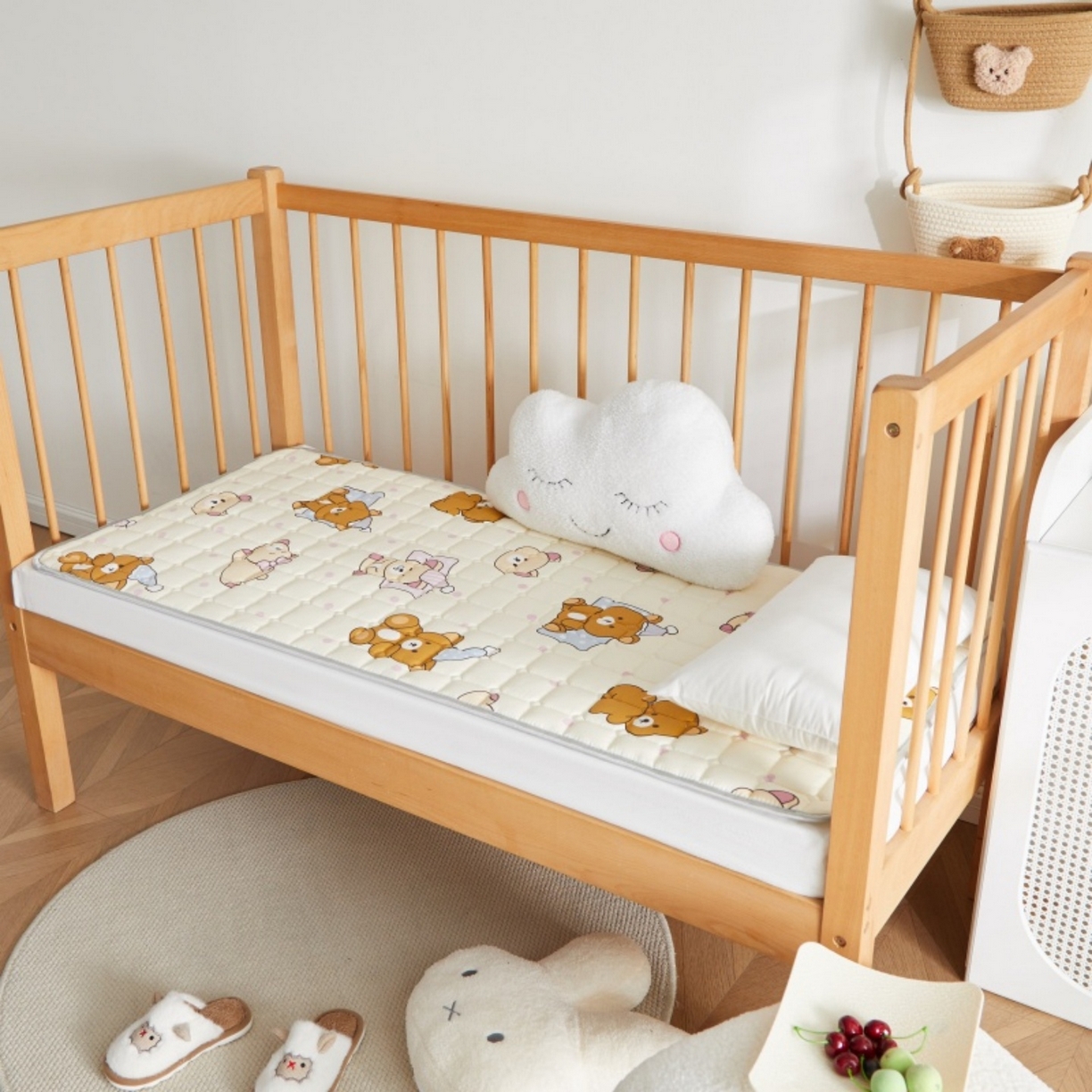 91家纺网 家纺一手货源 找家纺 奇丝雅 2025新款A类全棉棉花婴儿薄床垫幼儿园床褥子儿童专用小宝宝拼接四季通用午睡垫被午托入学 棉花填充-熊熊枕边语-全棉款