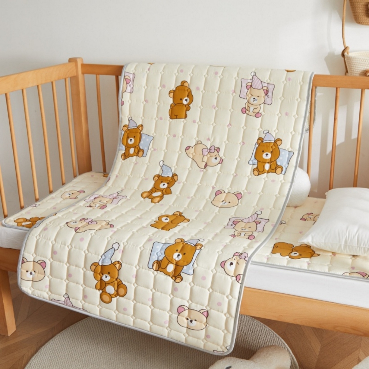 91家纺网 家纺一手货源 找家纺 奇丝雅 2025新款A类全棉棉花婴儿薄床垫幼儿园床褥子儿童专用小宝宝拼接四季通用午睡垫被午托入学 棉花填充-熊熊枕边语-全棉款