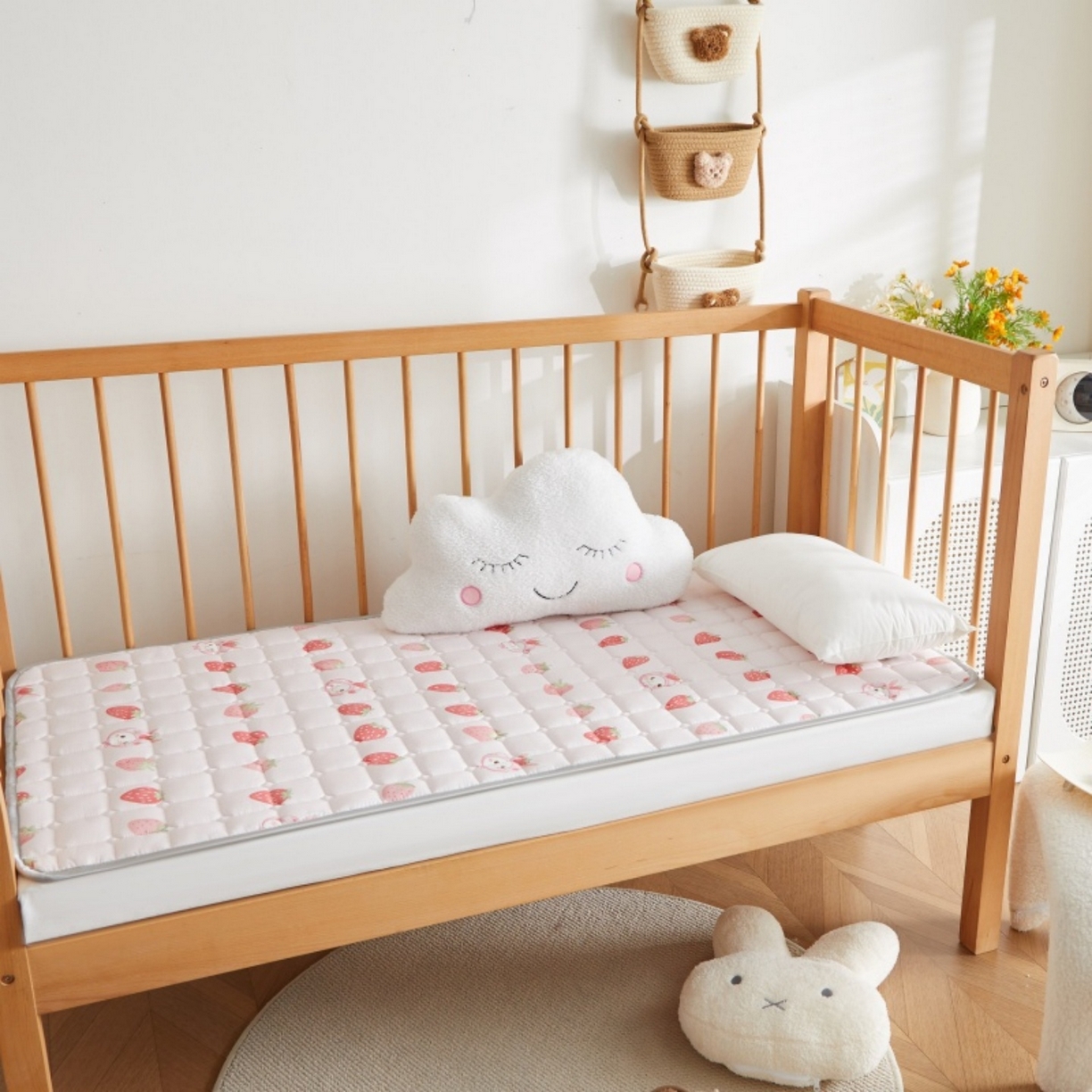 91家纺网 家纺一手货源 找家纺 奇丝雅 2025新款A类全棉棉花婴儿薄床垫幼儿园床褥子儿童专用小宝宝拼接四季通用午睡垫被午托入学 棉花填充-草莓兔漫游-全棉款