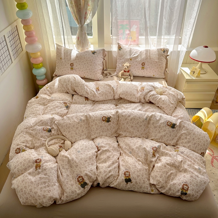 91家纺网 家纺一手货源 找家纺 漫仙阁家纺 2025新款蝴蝶结绑带款四件套-卡通系列 萌宠小狮子