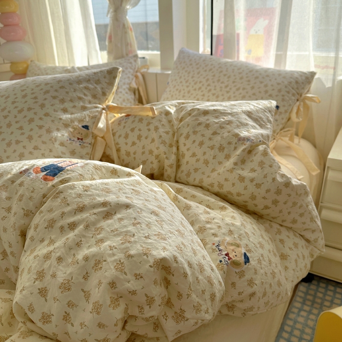 91家纺网 家纺一手货源 找家纺 漫仙阁家纺 2025新款蝴蝶结绑带款四件套-卡通系列 绅士小象-米黄