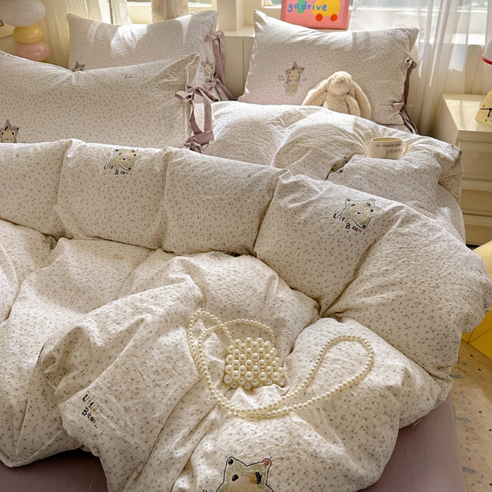 91家纺网 家纺一手货源 找家纺 漫仙阁家纺 2025新款蝴蝶结绑带款四件套-卡通系列 紫色小熊