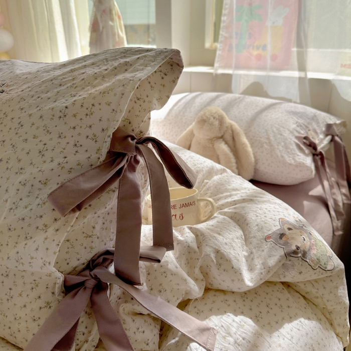 91家纺网 家纺一手货源 找家纺 漫仙阁家纺 2025新款蝴蝶结绑带款四件套-卡通系列 紫色小熊