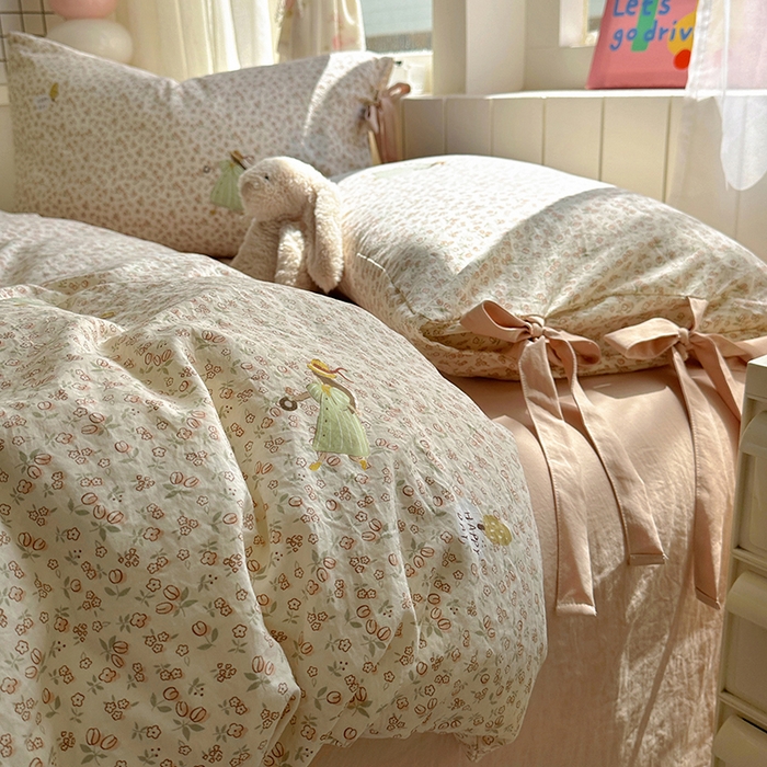 91家纺网 家纺一手货源 找家纺 漫仙阁家纺 2025新款蝴蝶结绑带款四件套-卡通系列 春日序曲