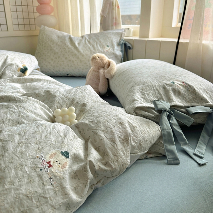 91家纺网 家纺一手货源 找家纺 漫仙阁家纺 2025新款蝴蝶结绑带款四件套-卡通系列 绅士小象-蓝