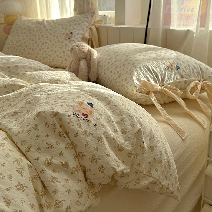 91家纺网 家纺一手货源 找家纺 漫仙阁家纺 2025新款蝴蝶结绑带款四件套-卡通系列 绅士小象-米黄