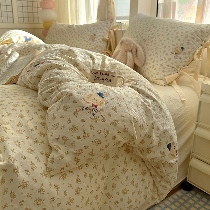 91家纺网 家纺一手货源 找家纺 漫仙阁家纺 2025新款蝴蝶结绑带款四件套-卡通系列 绅士小象-米黄