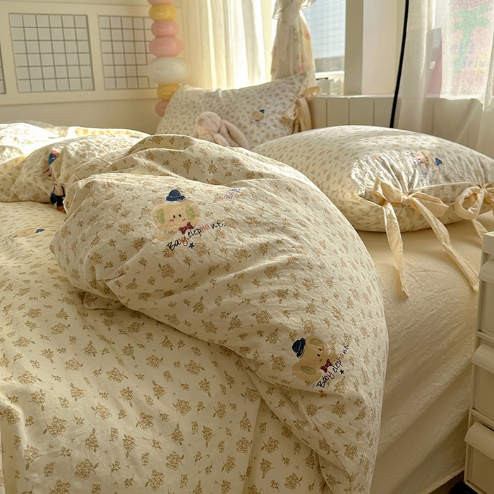 91家纺网 家纺一手货源 找家纺 漫仙阁家纺 2025新款蝴蝶结绑带款四件套-卡通系列 绅士小象-米黄