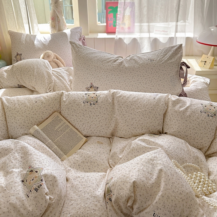 91家纺网 家纺一手货源 找家纺 漫仙阁家纺 2025新款蝴蝶结绑带款四件套-卡通系列 紫色小熊