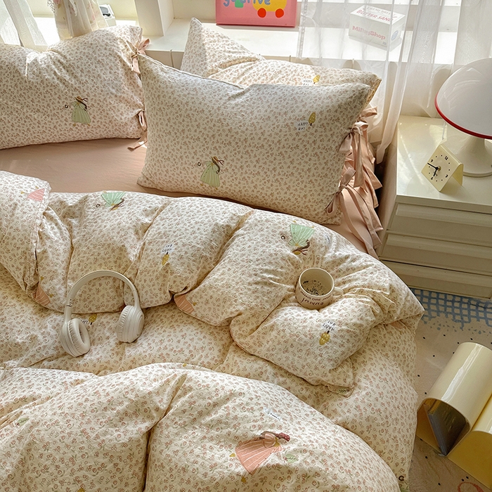 91家纺网 家纺一手货源 找家纺 漫仙阁家纺 2025新款蝴蝶结绑带款四件套-卡通系列 春日序曲